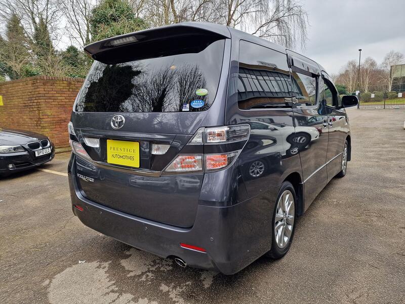 TOYOTA VELLFIRE