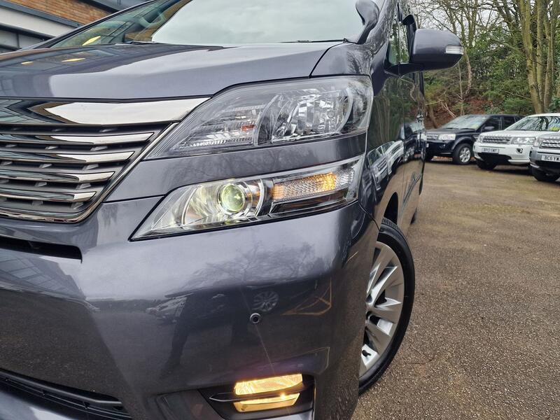 TOYOTA VELLFIRE