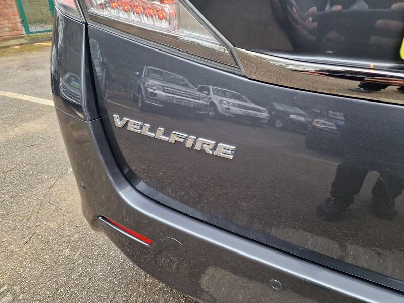 TOYOTA VELLFIRE