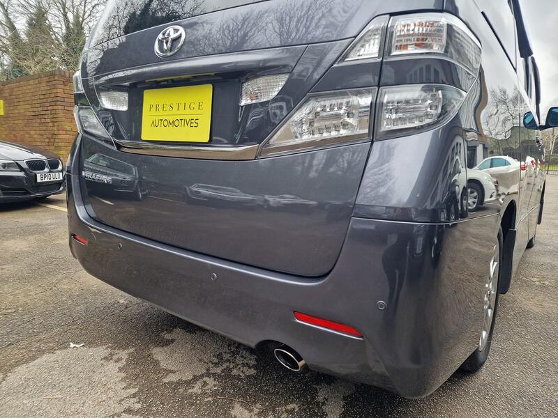 TOYOTA VELLFIRE