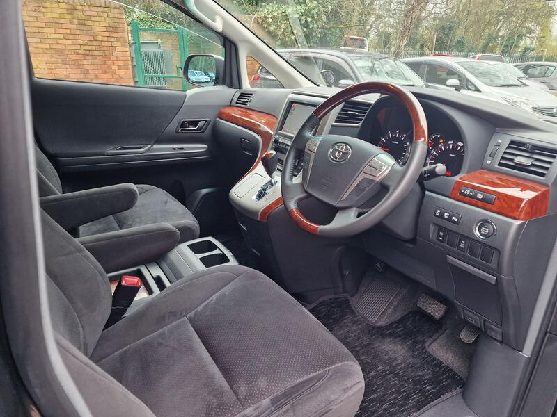 TOYOTA VELLFIRE