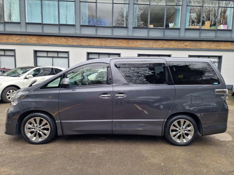 TOYOTA VELLFIRE