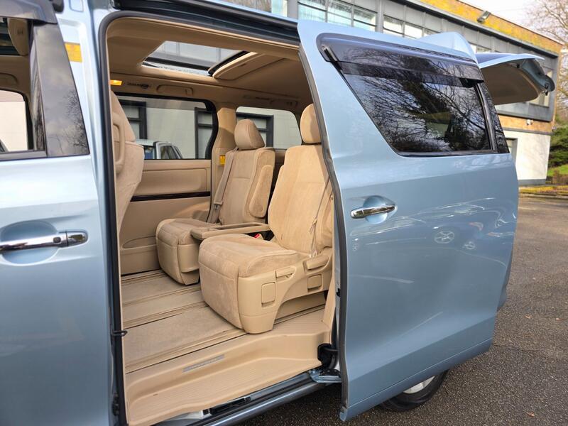 TOYOTA VELLFIRE