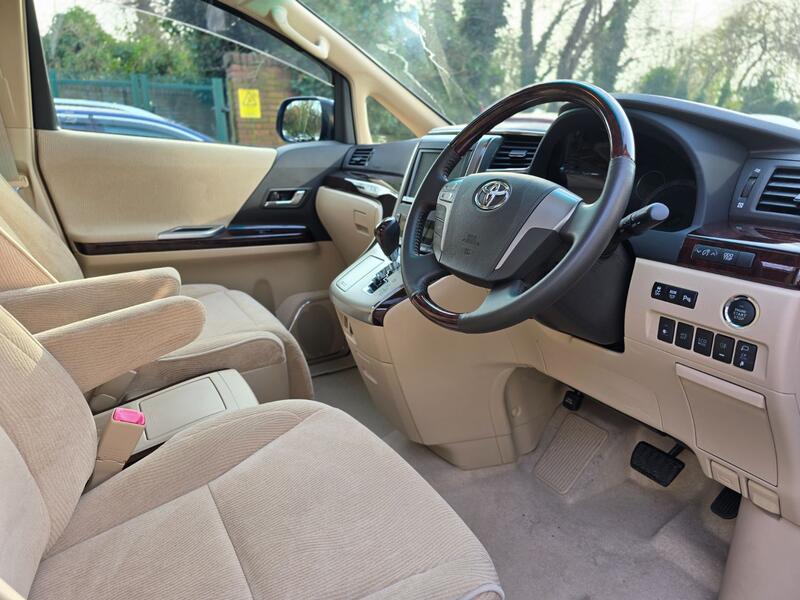 TOYOTA VELLFIRE