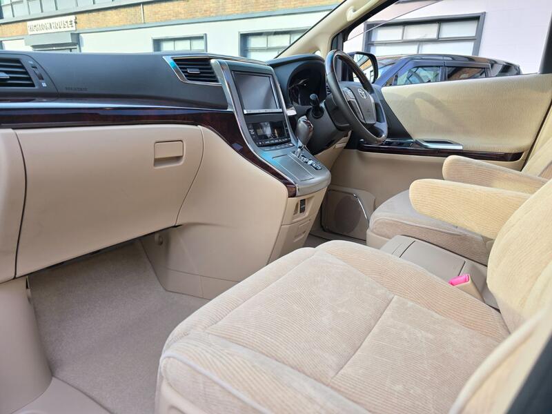 TOYOTA VELLFIRE