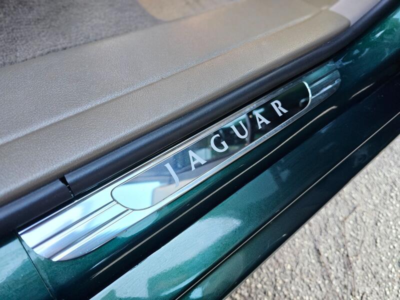 JAGUAR XJ