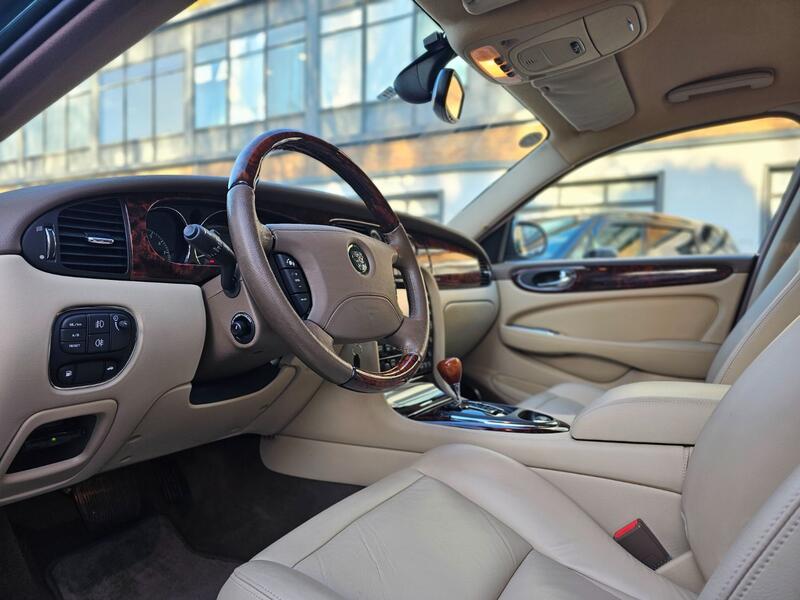 JAGUAR XJ