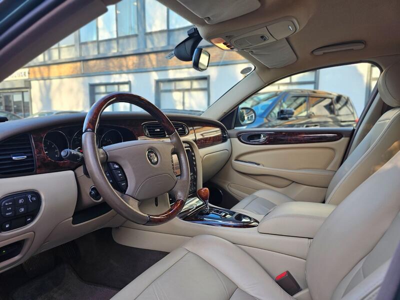 JAGUAR XJ