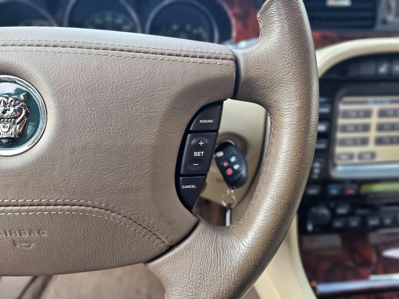 JAGUAR XJ