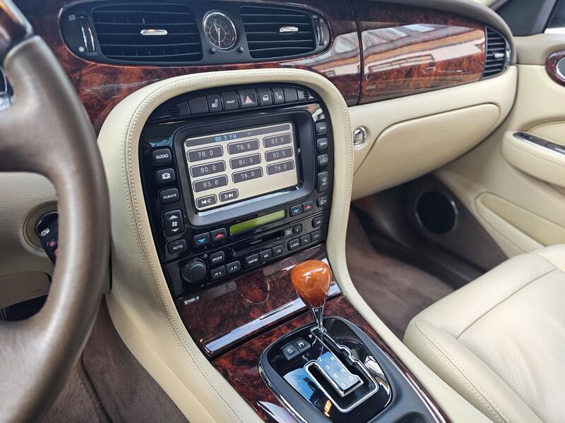 JAGUAR XJ