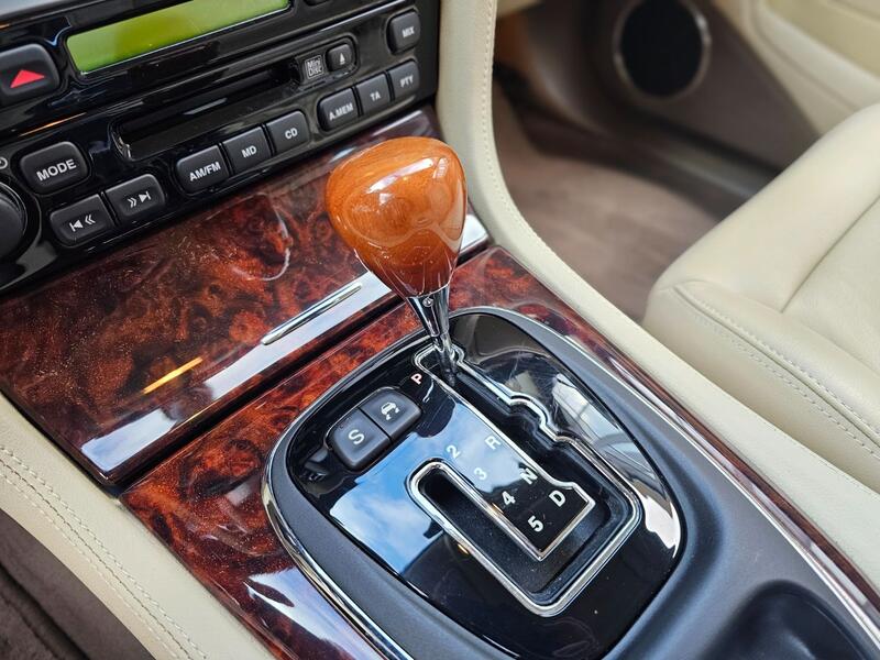 JAGUAR XJ