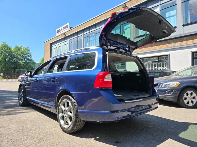 View VOLVO V70 1.6 T4 SE LUX RARE OCEAN RACE EDITION ONLY 19,000 VERIFIES MILES TOP SPEC DUE MAY
