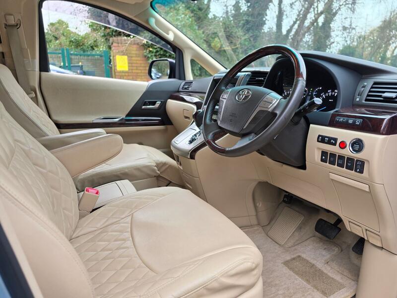 TOYOTA VELLFIRE