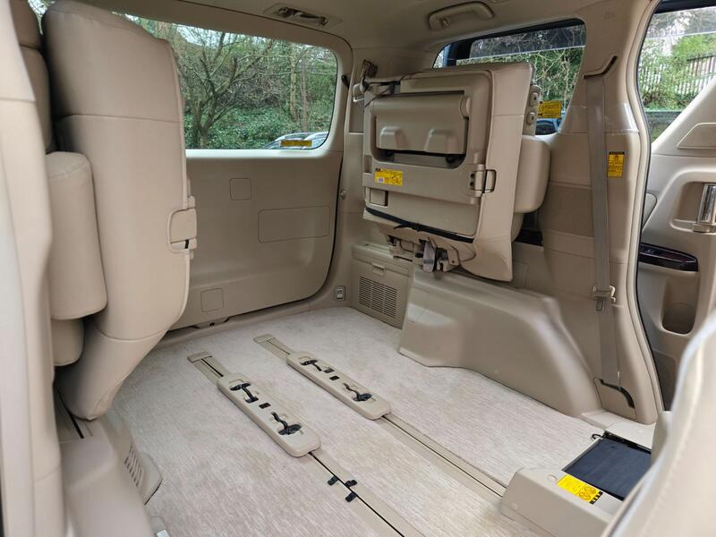 TOYOTA VELLFIRE