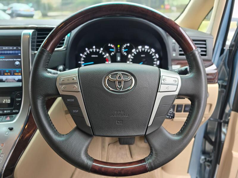 TOYOTA VELLFIRE