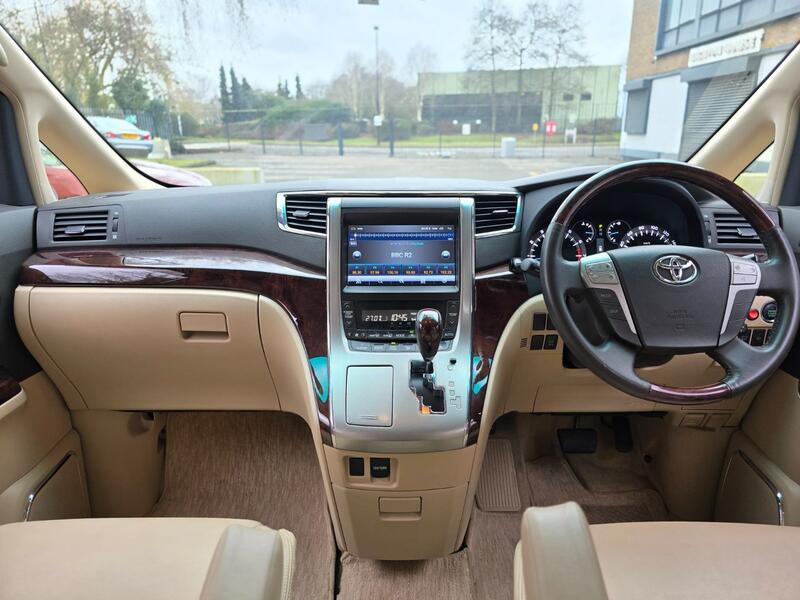 TOYOTA VELLFIRE