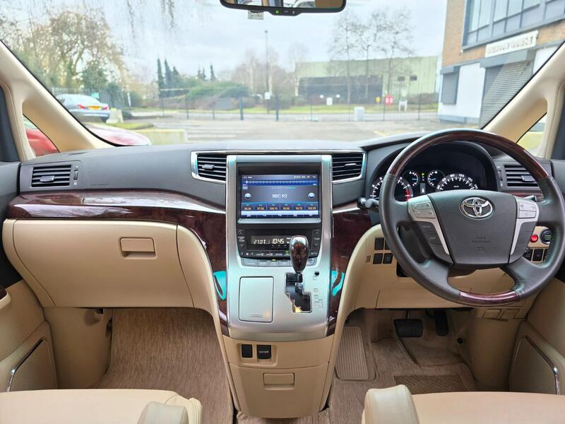 TOYOTA VELLFIRE