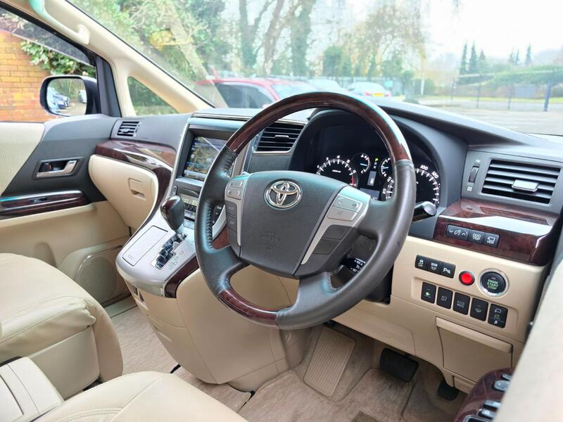 TOYOTA VELLFIRE