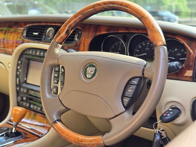 JAGUAR XJ
