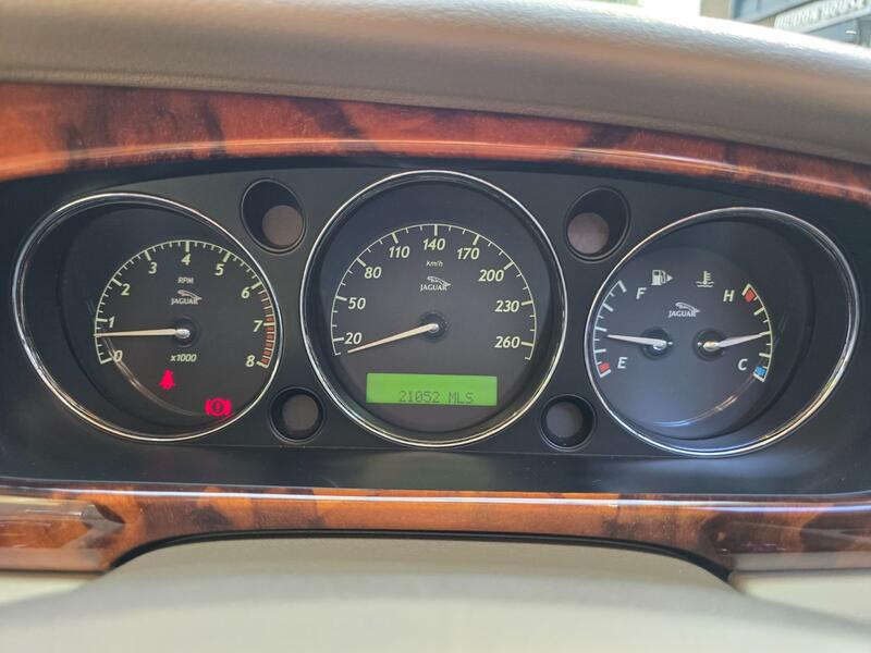 JAGUAR XJ