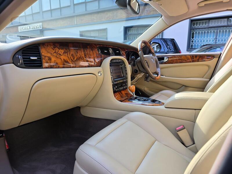 JAGUAR XJ
