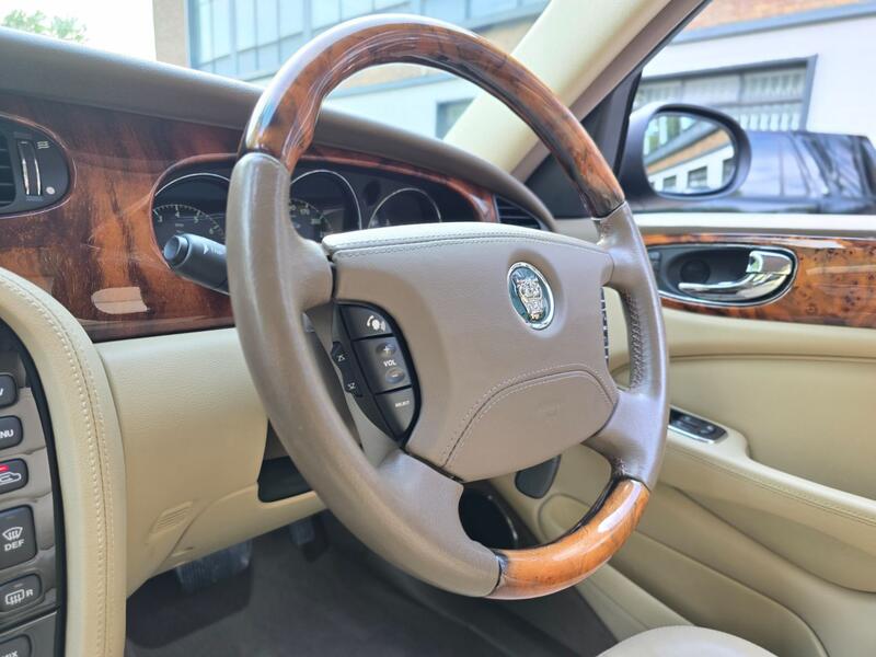 JAGUAR XJ