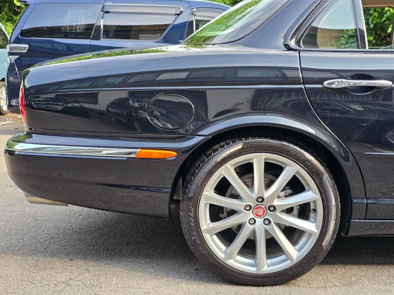 JAGUAR XJ