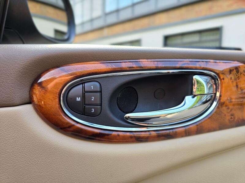 JAGUAR XJ