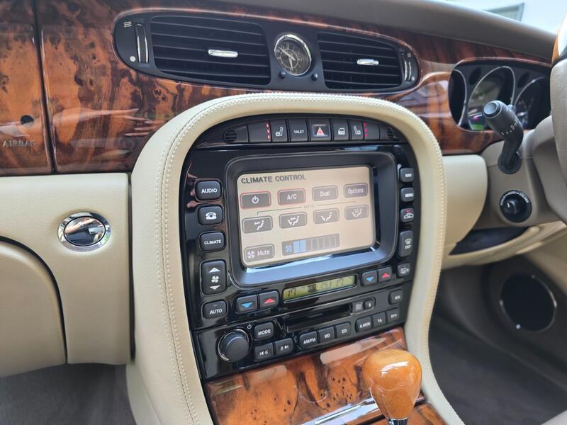 JAGUAR XJ
