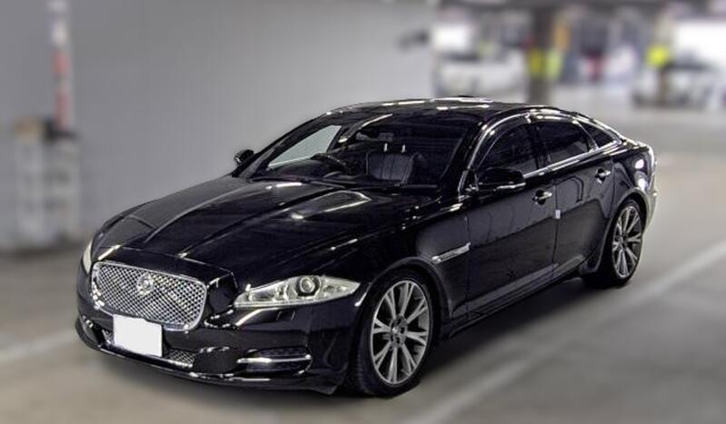 View JAGUAR XJ LUXURY FULLY LOADED EXAMPLE INC SUNROOF 5.0 V8 380BHP 38K MILES DUE MARCH CALL TO RESERVE