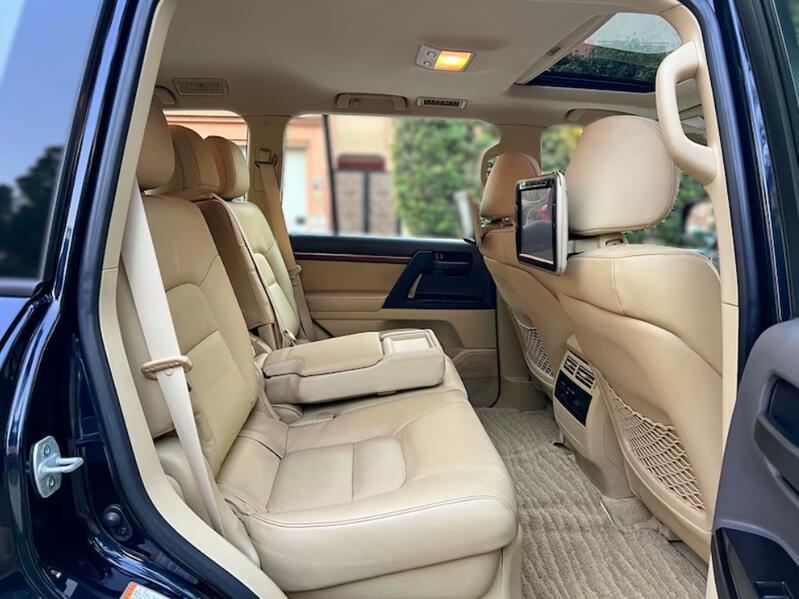 TOYOTA LAND CRUISER