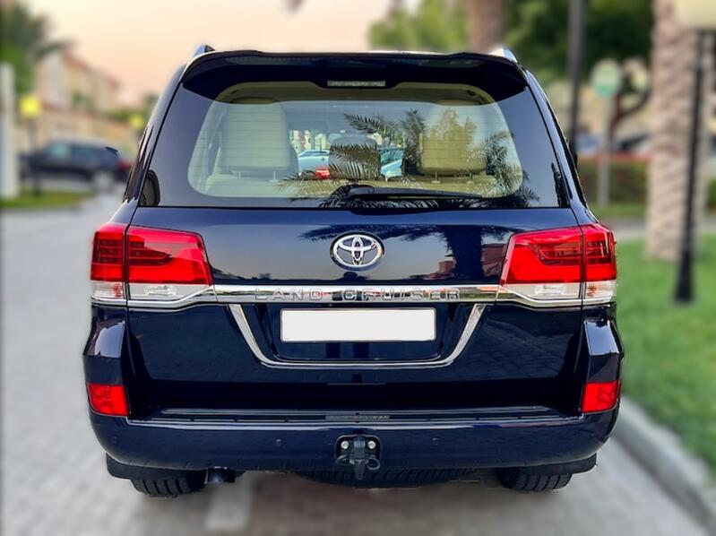 TOYOTA LAND CRUISER