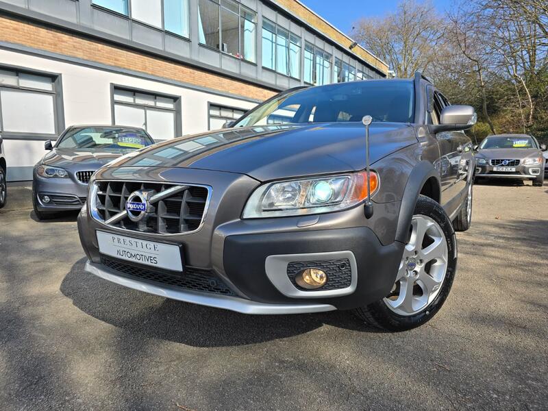 View VOLVO XC70 3.0 T6 SE BROWN AND CREAM INTERIOR CRUISE CONTROL ROOF RAILS IN PREPARATION DUE SOON