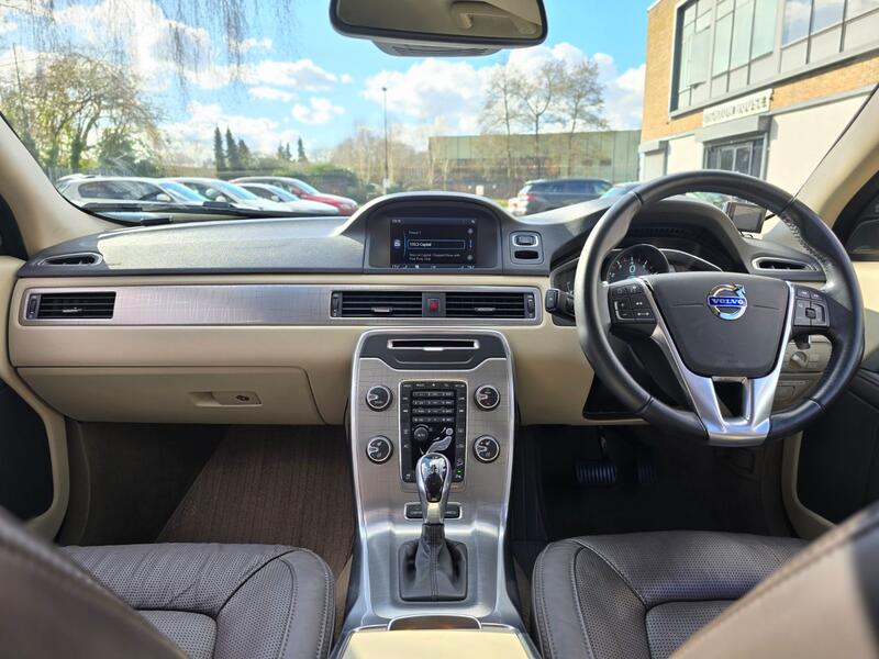 View VOLVO XC70 3.0 T6 SE Lux AWD RARE & SOUGHT AFTER HIGH SPEC ONLY 44K MILES BRONZE METALLIC BROWN 