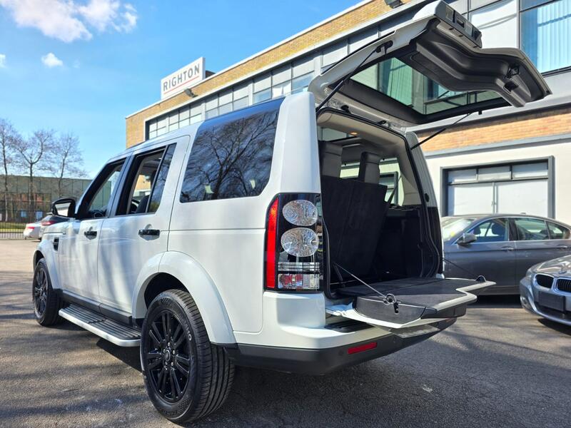 View LAND ROVER DISCOVERY 4 3.0 LTR V6 SUPERCHARGED LHD FUJI WHITE TAX FREE VAT Q. PRICE PLUS TAX + VAT IF UK REGISTERED