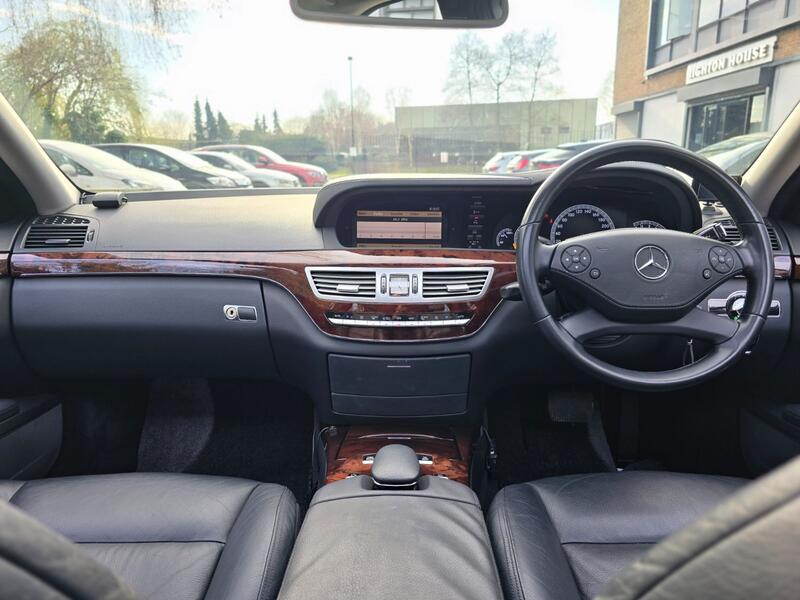 View MERCEDES-BENZ S CLASS S550 5.5 LTR 380BHP V8 DIAMOND WHITE PEARL LEATHER INTERIOR SLIDING SUNROOF ELECTRIC BLIND SYSTEM