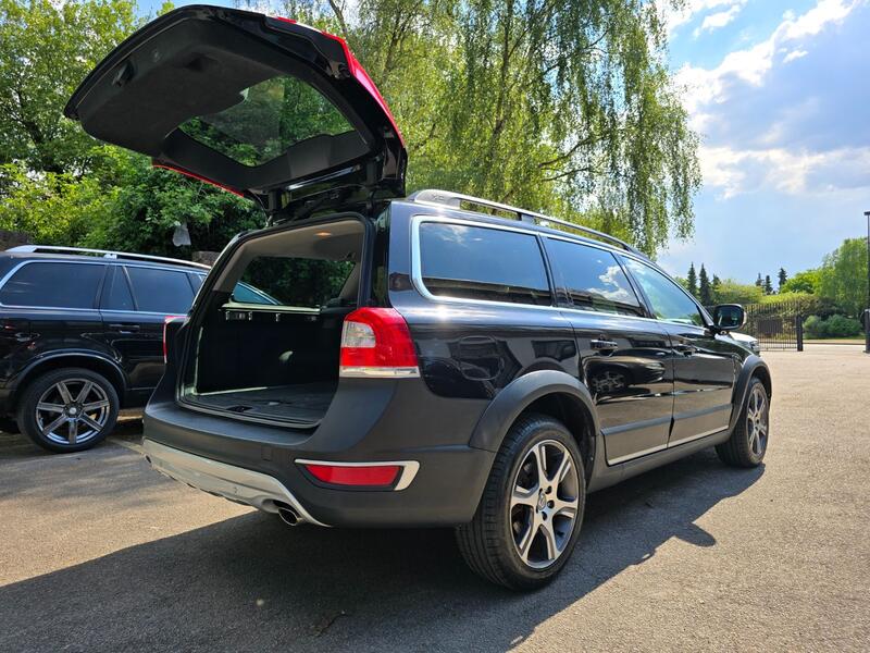 View VOLVO XC70 3.0 T6 SE 300 BHP AWD SAPPHIRE BLACK METALLIC 61K VERIFIED MILES TFT DIGITAL DISPLAY VERY RARE CAR