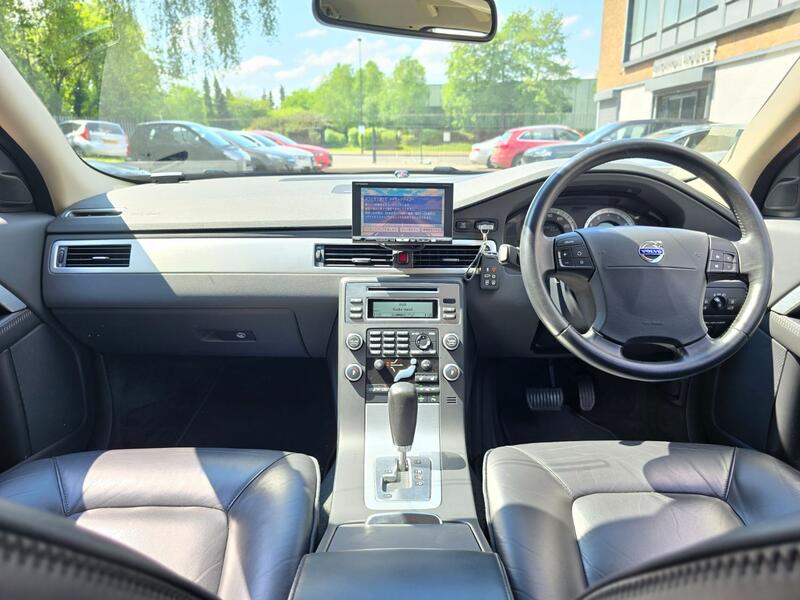 View VOLVO XC70 3.2 SE OCEAN RACE EDITION VERY RARE AWD AUTO PETROL ULEZ COMP 69K MILES IN PREP
