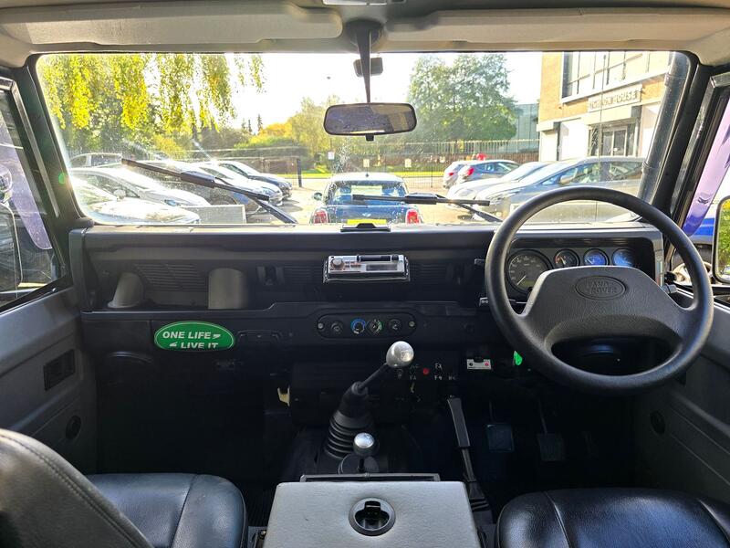 LAND ROVER DEFENDER 90