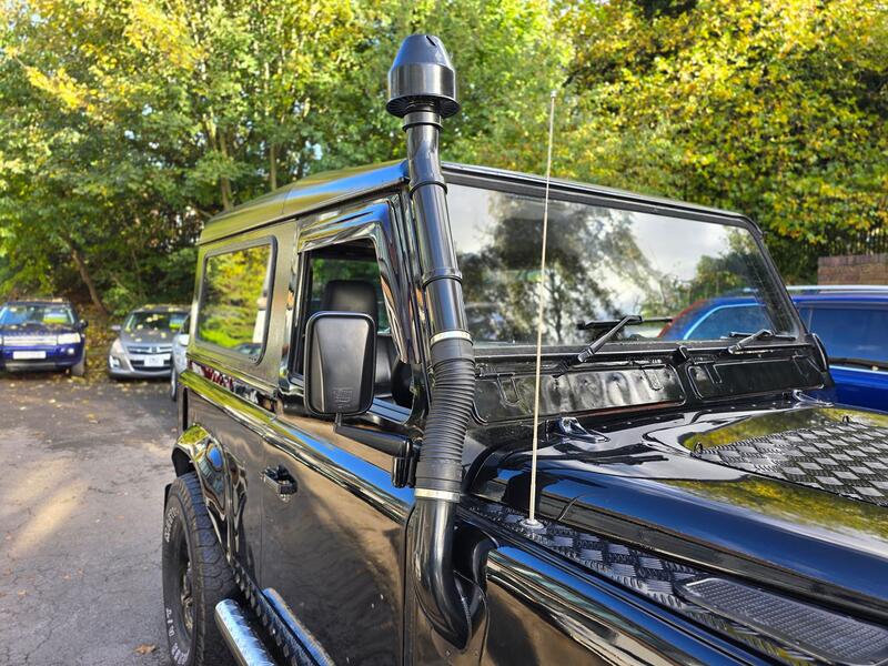 LAND ROVER DEFENDER 90