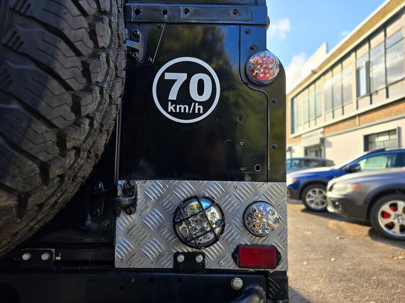 LAND ROVER DEFENDER 90