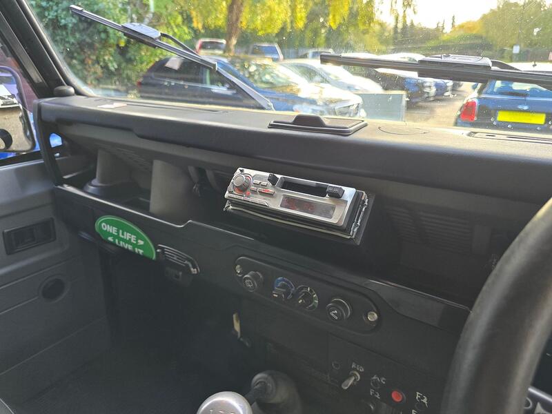 LAND ROVER DEFENDER 90