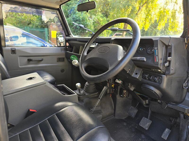 LAND ROVER DEFENDER 90