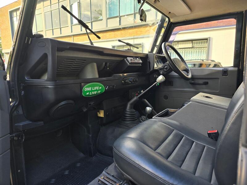 LAND ROVER DEFENDER 90
