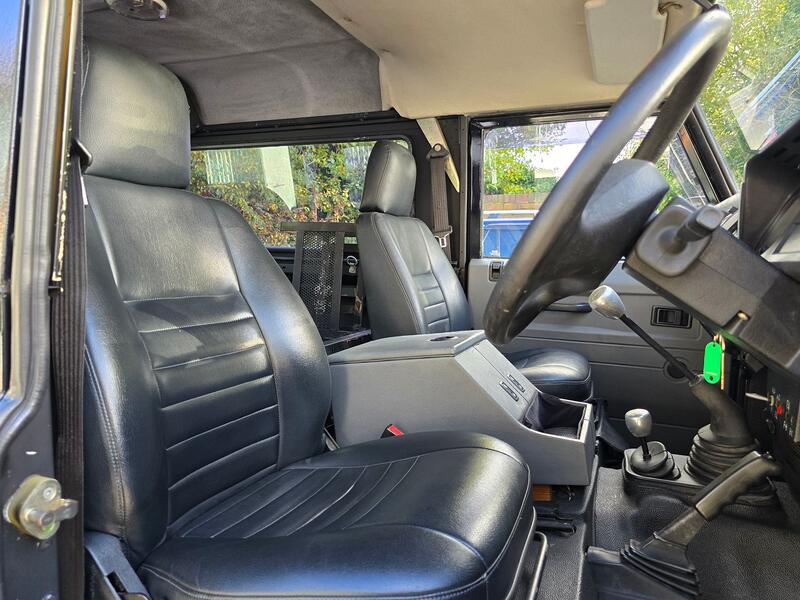 LAND ROVER DEFENDER 90