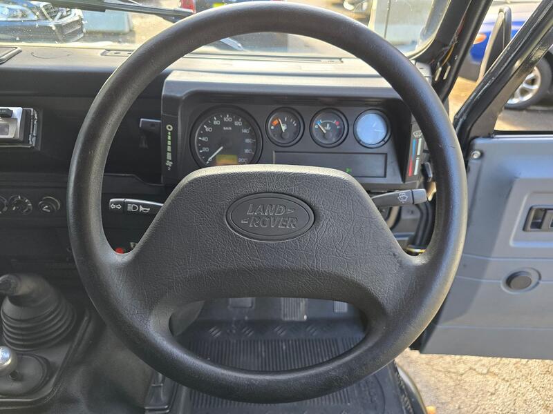 LAND ROVER DEFENDER 90
