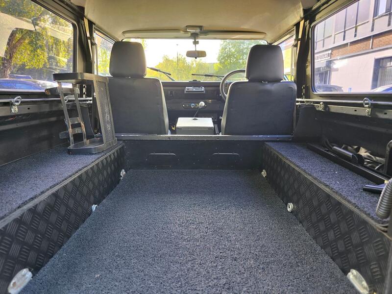 LAND ROVER DEFENDER 90