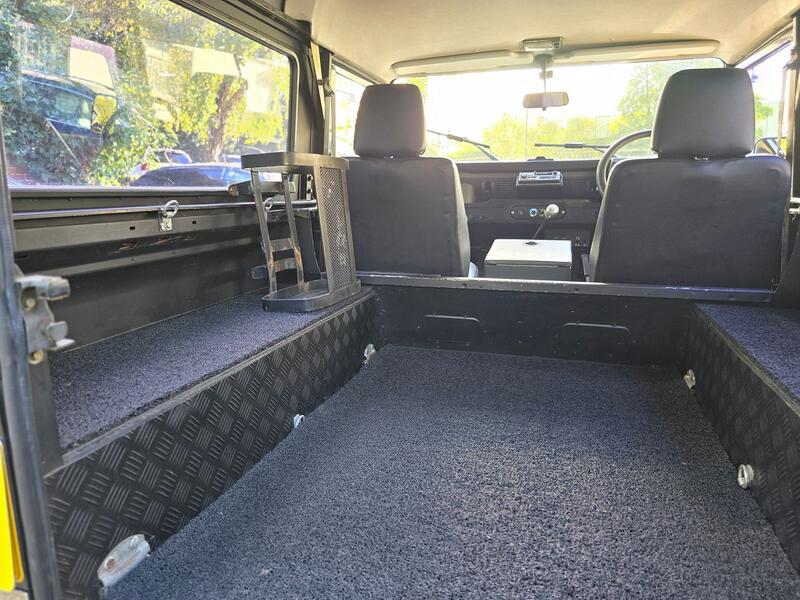 LAND ROVER DEFENDER 90