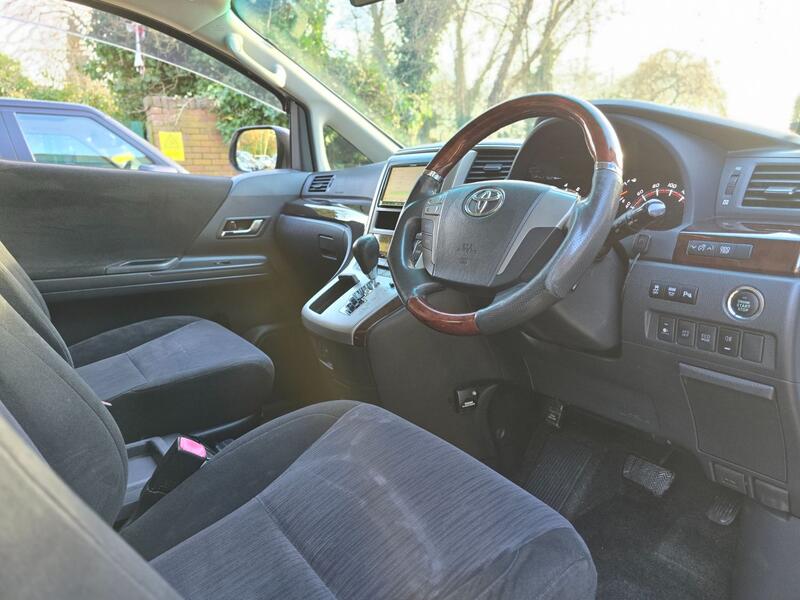 TOYOTA VELLFIRE