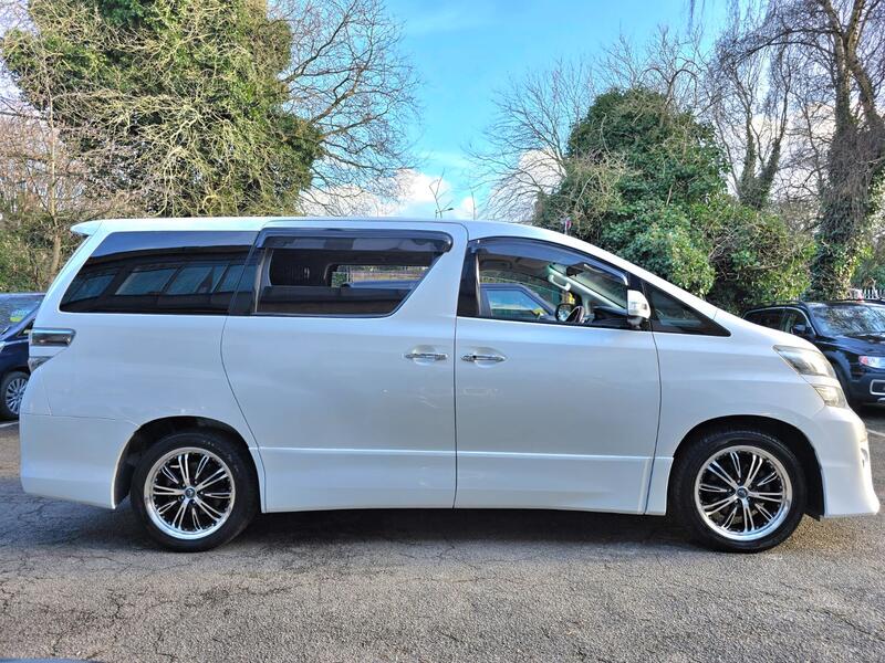 TOYOTA VELLFIRE